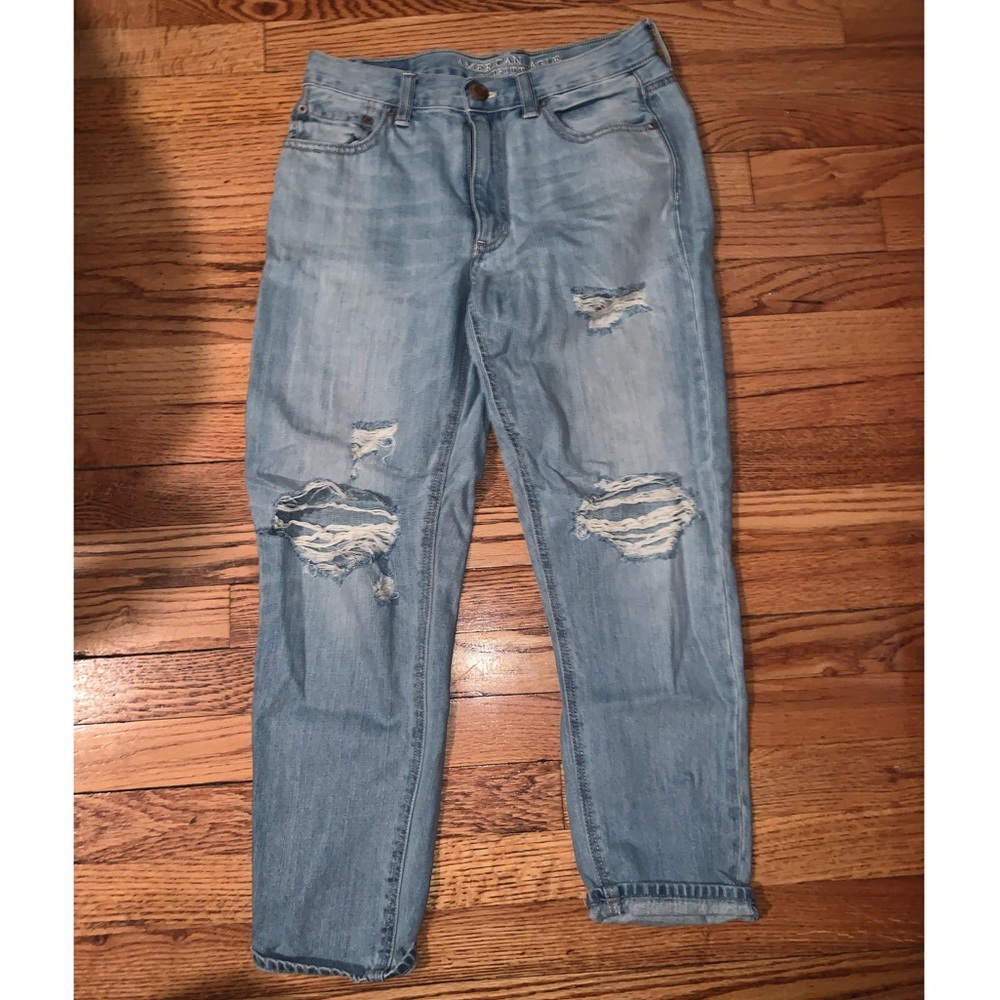 Mid-rise AE Distressed Mom Jean